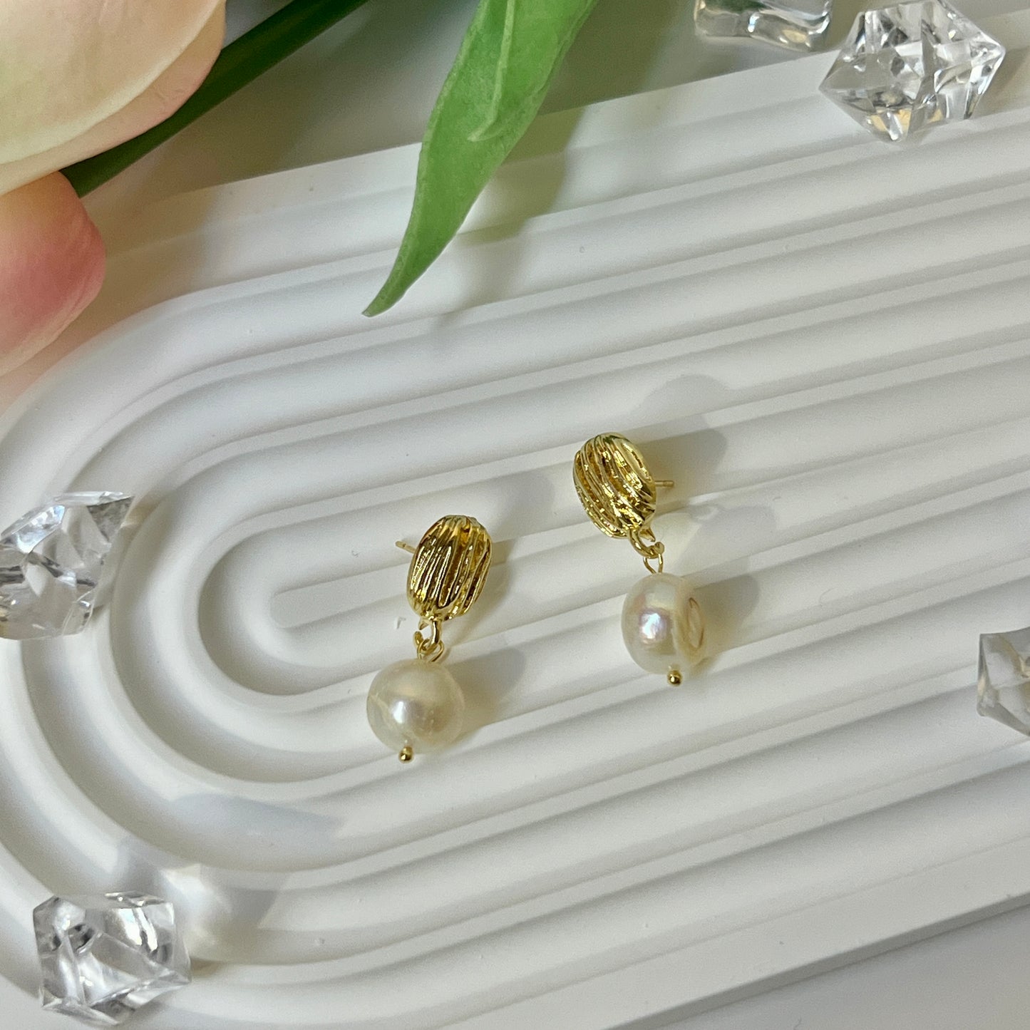 Baroque Vintage Style Pearl Earings
(1 Pair)