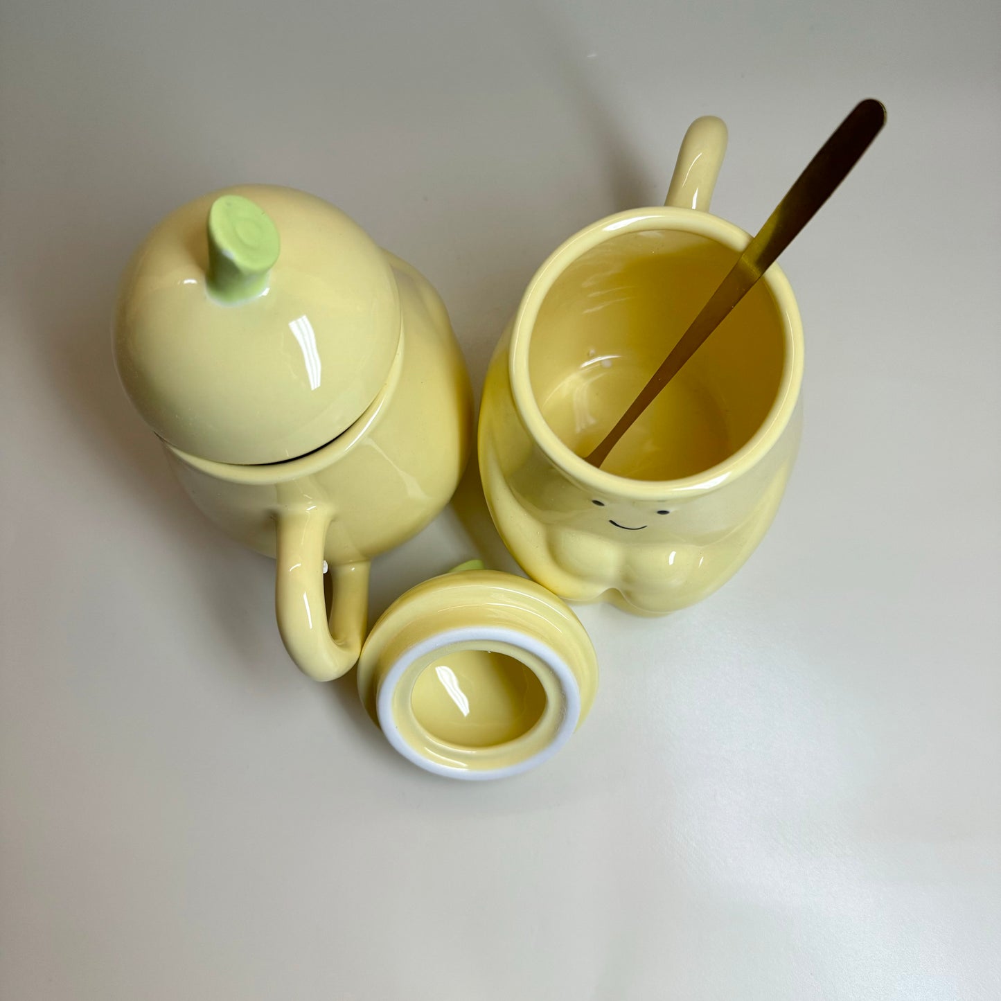 Cute Hug Pear Mugs with Lid