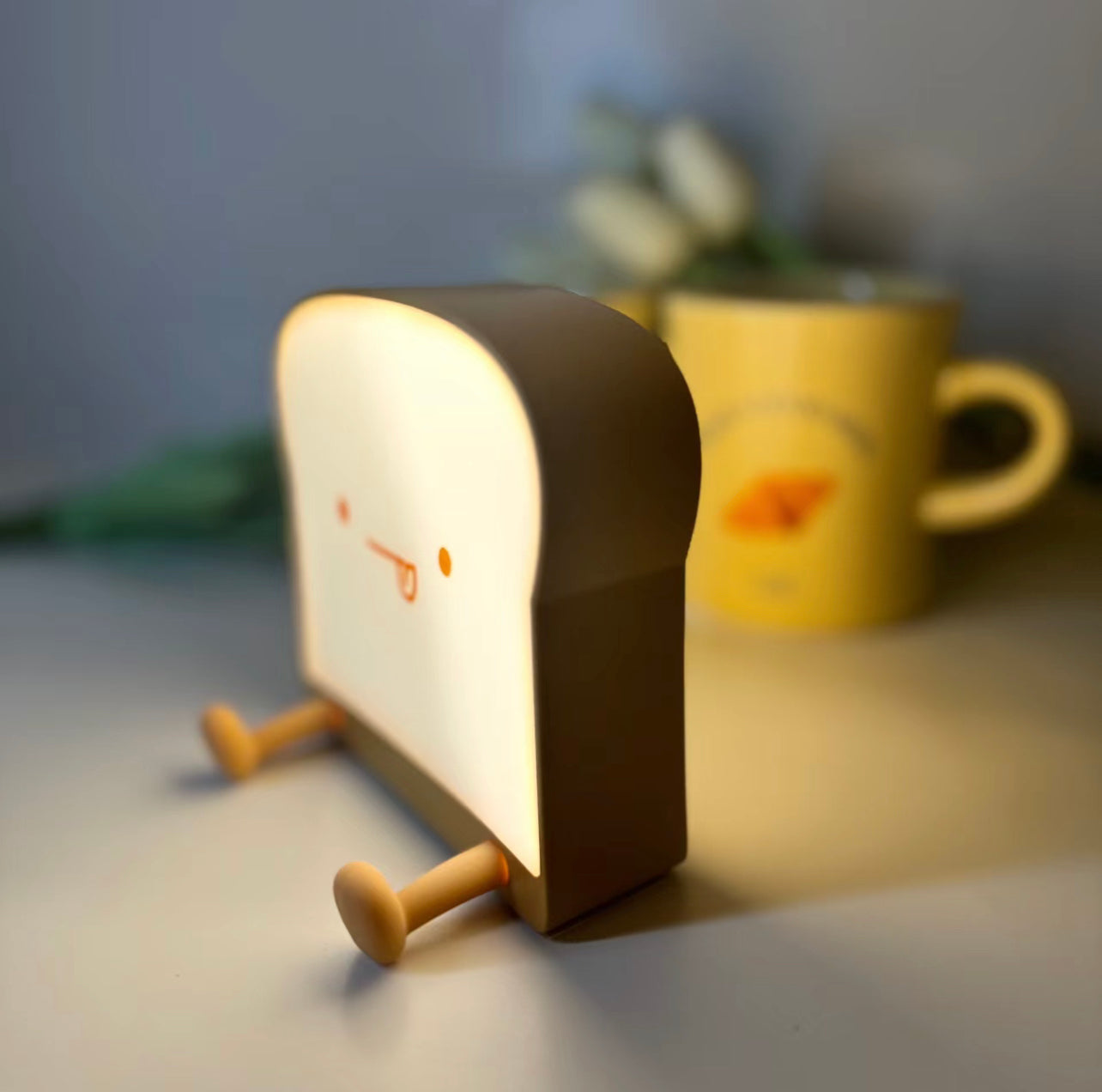 Toast Phone Stand/Table Lamp