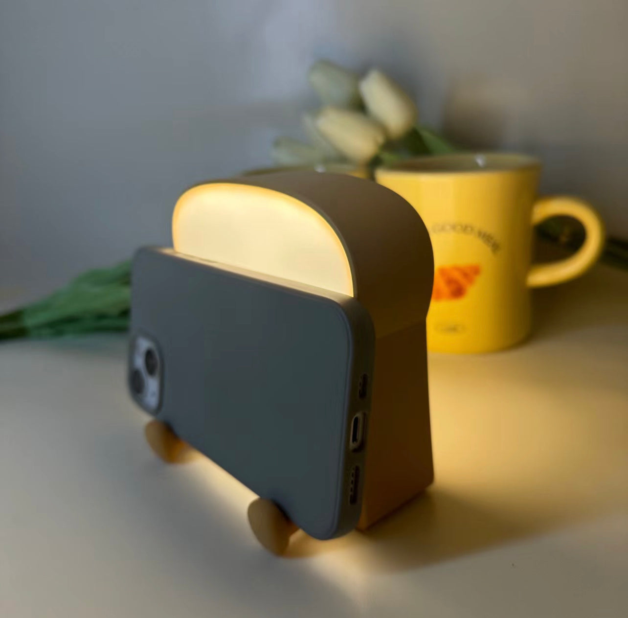 Toast Phone Stand/Table Lamp