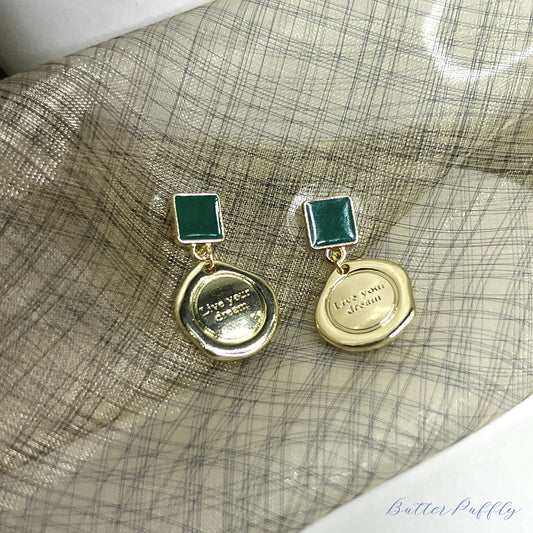 Emerald Vintage Metal Ear Studs Earrings (1 Pair)